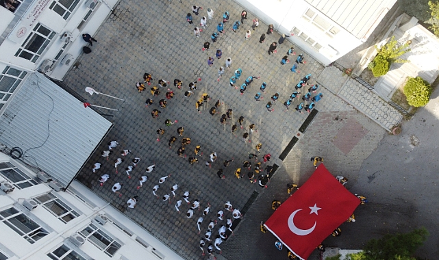 Sağlık Çalışanları Cumhuriyet'in 100. Yılı İçin Koreografi Yaptı