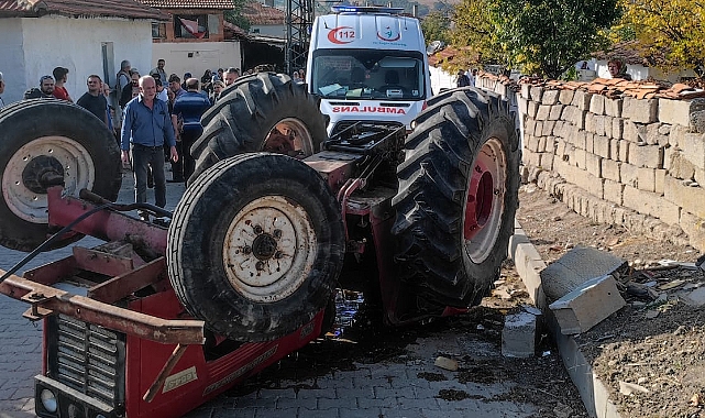 Traktörün Devrilmesi Sonucu 2 Kişi Yaralandı