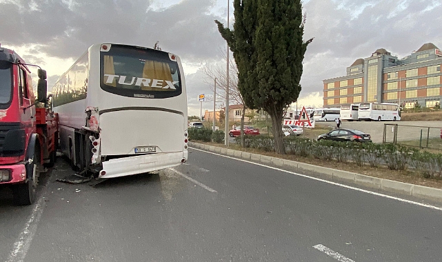 Freni Boşalan Otobüs Önce Otomobile Sonra Da Vince Çarptı