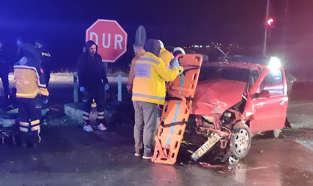 İki Otomobil Çarpıştı, 1 Ölü 5 Yaralı