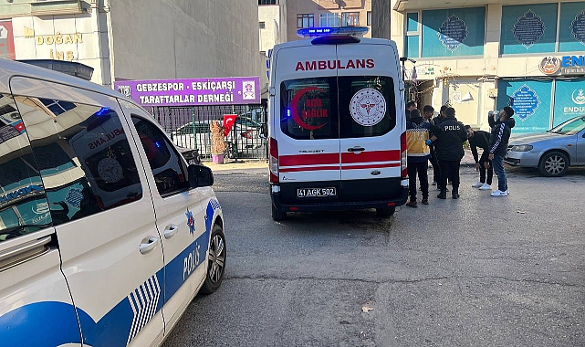 Kocaeli'de Bıçaklı Kavga! 1 Yaralı