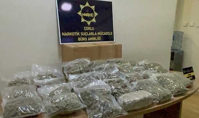 Manav Değil Uyuşturucu Merkezi! Meyve Kasalarının Altından 15 Kilo Esrar Çıktı