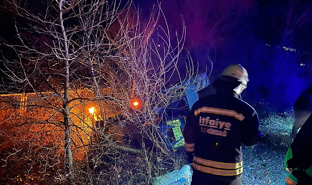Devrilen Traktörün Altında Kalan Sürücü Yaralandı