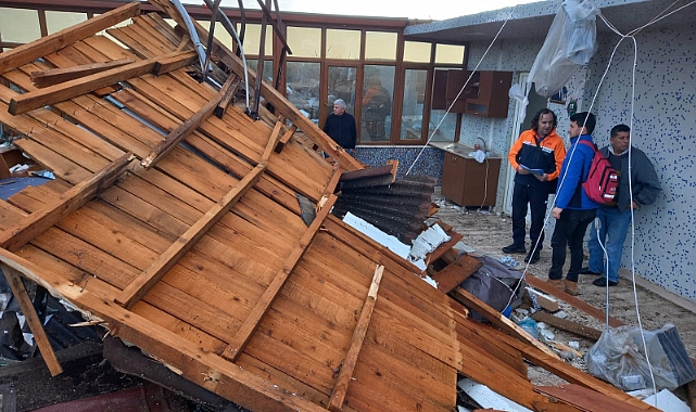 Edirne ve Tekirdağ'da Kuvvetli Rüzgar Çatıları Uçurdu