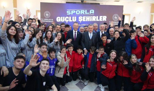 Bakan Bak: Ülke, 'Yapamaz' diyenlerin engellerini açarak ilerliyor