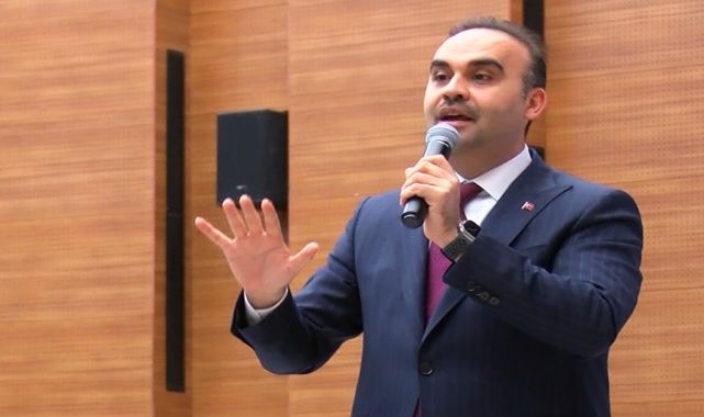 Bakan Kacır: Türkiye büyümesine hız kesmeden devam ediyor