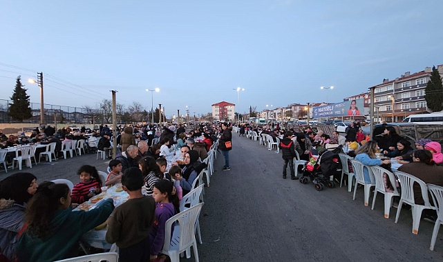 Başkan Adayı Topak, Sağlık Mahallesi'nde Ramazan Buluşması Gerçekleştirdi