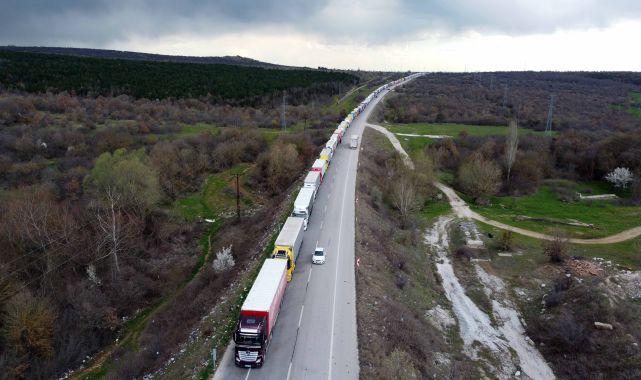 Bulgaristan, kontrolleri sıklaştırdı; Hamzabeyli'de 20 kilometre TIR kuyruğu oluştu