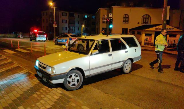 Bursa’da 'Dur' ihtarına uymayan ehliyetsiz sürücünün kaçışı, polis barikatında son buldu