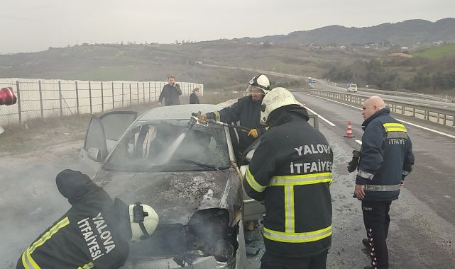 Bursa'da seyir halindeyken alev alan otomobil yandı