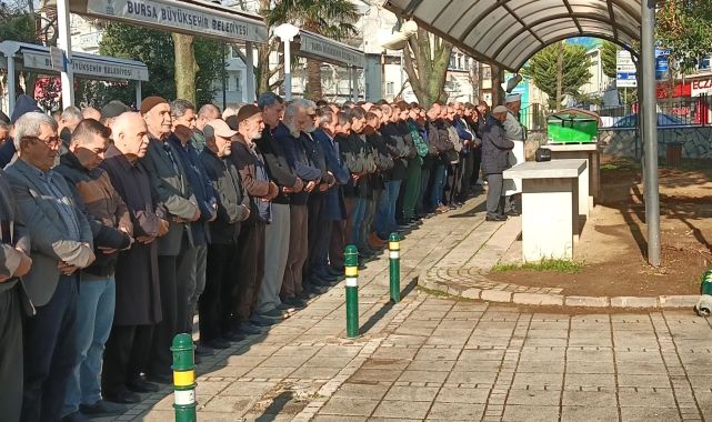 Çanakkale'deki depremin hissedildiği Bursa’da balkondan atlayan İsmail, toprağa verildi