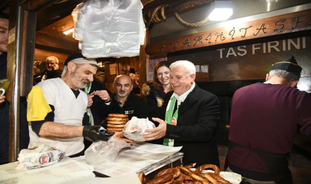 CHP Bursa Büyükşehir Belediye Başkan Adayı Bozbey, Abdal'daki sahur programında sloganlarla karşılandı