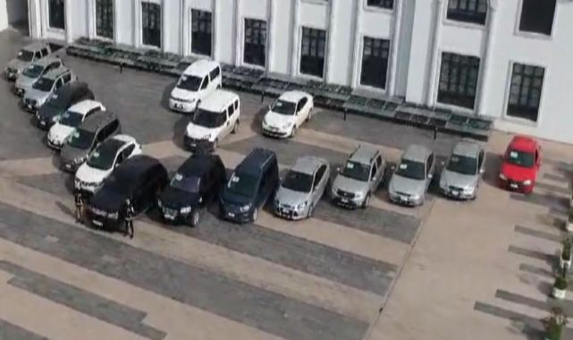 Depremde zarar gören araçların bilgilerini kopyalayan dolandırıcılar yakalandı
