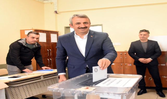 Edirne Valisi Sezer: Seçimler demokrasi şöleni şeklinde gerçekleşiyor