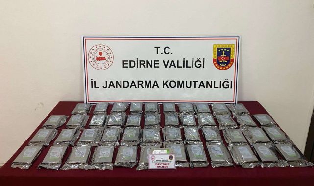 Edirne’de 2 araçta gümrük kaçağı 47 harddisk ele geçirildi
