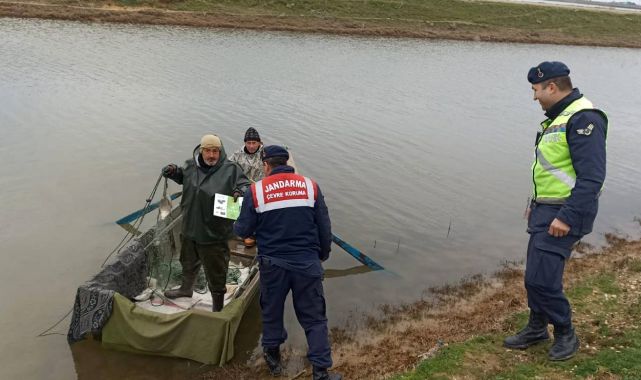Edirne'de jandarma balıkçıları denetledi
