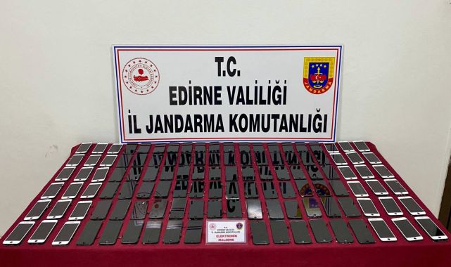 Edirne'de, kaçak 280 telefon ekranı ele geçirildi