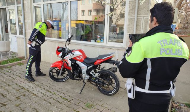 Edirne'de motosiklet devrildi; 2 yaralı