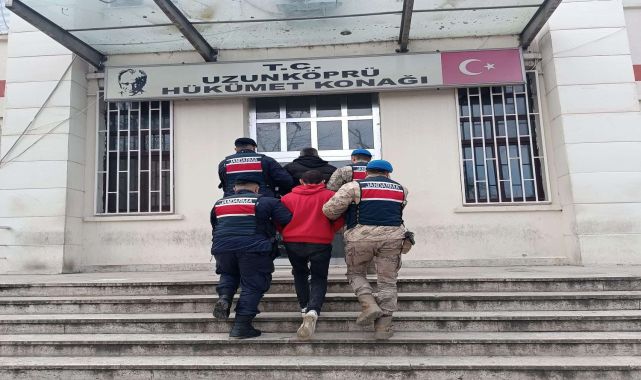 Edirne'de, Yunanistan'a kaçarken yakalanan şüpheli ile 2 insan kaçakçısı tutuklandı