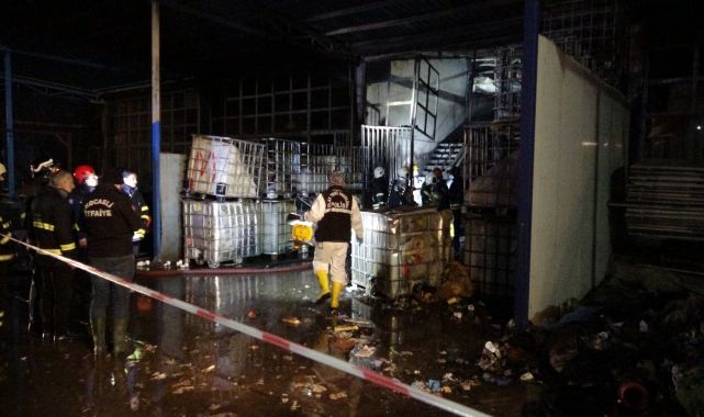 Geri dönüşüm deposunda çıkan yangın, 5 işyerine sıçradı: 1 ölü
