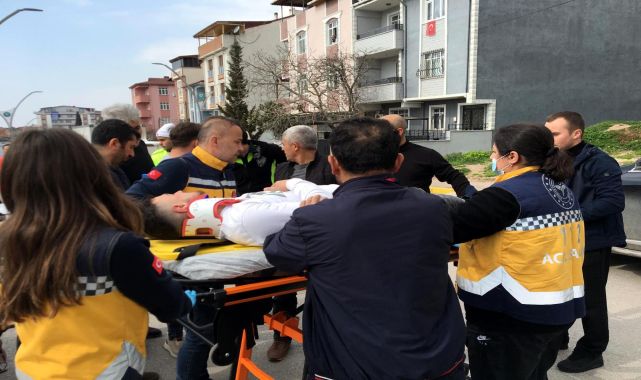 Hafif ticari araçla çarpışan motosikletli yaralandı