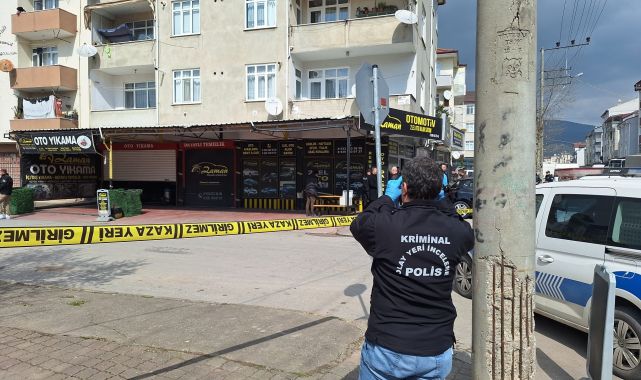 İş yerinde silahlı saldırıya uğrayan oto galerici, yaralandı