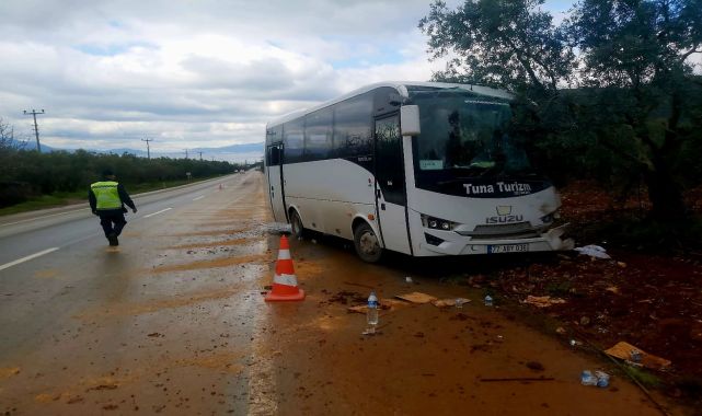 İşçi servis midibüsüyle TIR çarpıştı: 8 yaralı