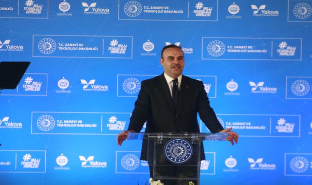 Kacır: Kendisini hayali cumhurbaşkanı yardımcısı ilan edip, 700 kilometre ötede mitingler yapıyordu