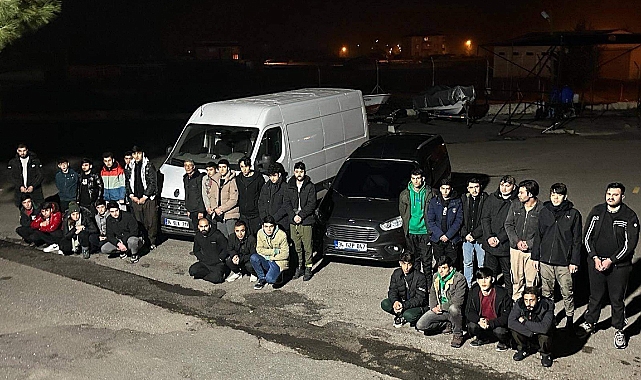 Kamyonetten 29 Kaçak Göçmen Çıktı