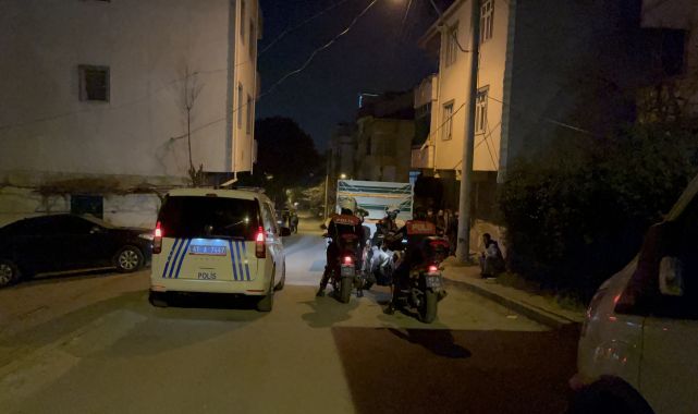 &#039;Kanalizasyon akıyor&#039; kavgasında 1 kişi silahla, 3 kişi de darbedilerek yaralandı