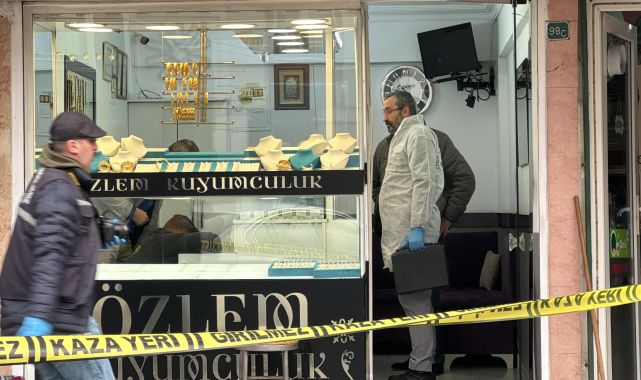Kar maskesiyle girdikleri kuyumcudan 1,5 kilo altın çaldılar