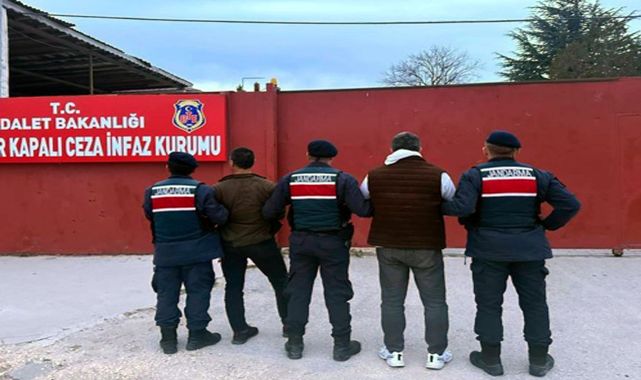 Kendilerini polis ve jandarma olarak tanıtan 2 dolandırıcılık şüphelisi tutuklandı