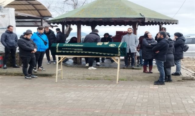Marmara'da batan 'BATUHAN A'nın sahibi toprağa verildi; adını gemiye verdiği oğlu tabutun başından ayrılmadı