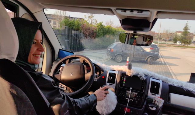 Öğrenciler, servis şoförü 3 çocuk annesi Nazire’ye emanet