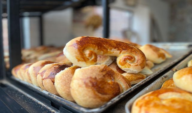 Rum kalfanın oyuncak şeklindeki poğaçaları, 91 yıldır tekne orucu tutan çocuklara iftariyelik oluyor