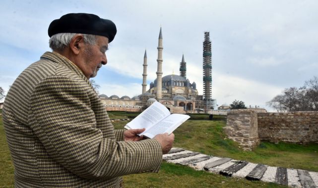 Selimiye'nin emekli müezzini, tarihi camideki 57 yıllık anılarını kitapta topladı