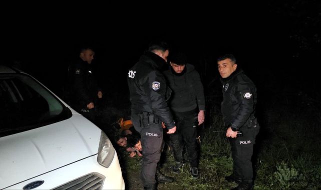 Sürücüsünün ‘dur’ ihtarına uymadığı hafif ticari araçtan 6 kaçak göçmen çıktı
