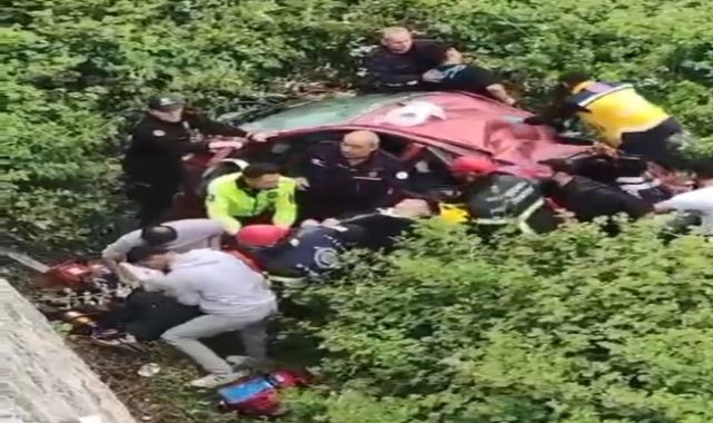 140 kilometre hızla giden otomobil 8 metre yükseklikten düştü: 5 ağır yaralı