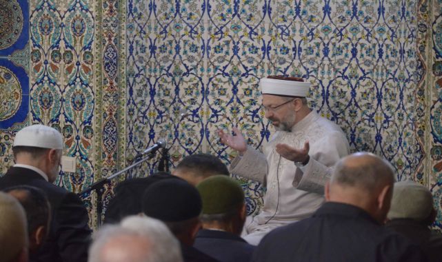Ali Erbaş, Sakarya'da son teravih namazını kıldırdı