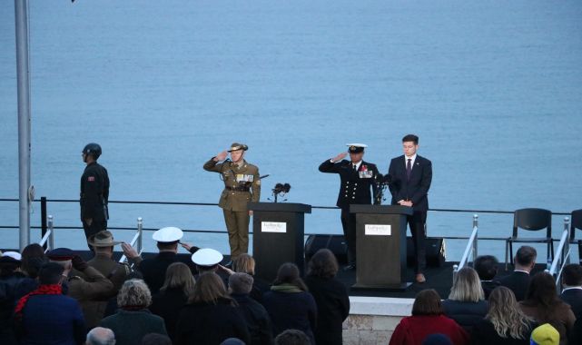 Anzaklar,  Gelibolu Yarımadası'nda Şafak Ayini ile anıldı