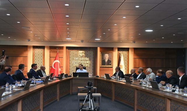 Balıkesir Büyükşehir Belediye Başkanı Akın, ilk toplantısını yaptı