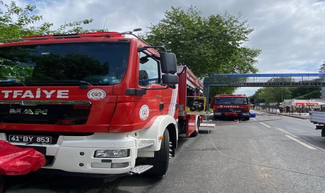 Benzin yüklü tanker kaza yaptı, patlama riskine karşı evler boşaltıldı