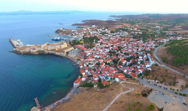 Bozcaada'ya bayramda bazı araçların geçişi yasaklandı
