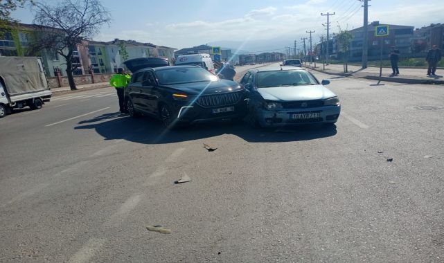 Bursa'da 2 otomobil çarpıştı: 5 yaralı