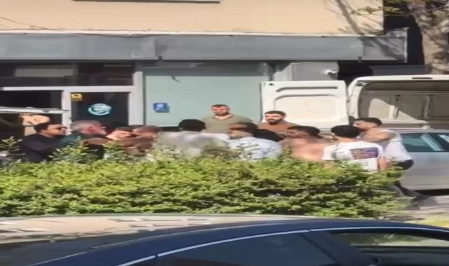 Bursa'da kargo firması çalışanları ile müşteri arasında 'kargo alma' kavgasında 1 yaralı; olay kamerada