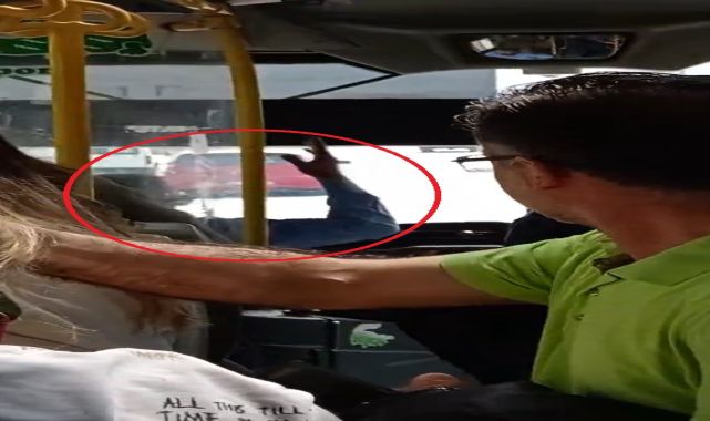Bursa'da şoför, tartıştığı yolculara hakaret edip, otobüsü terk etti