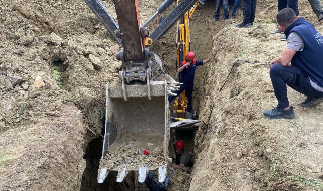 Çanakkale'de çeşme için su yolu kazısı sırasında toprak kaydı