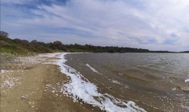 Çanakkale'de 'kalpli göl' köpürdü