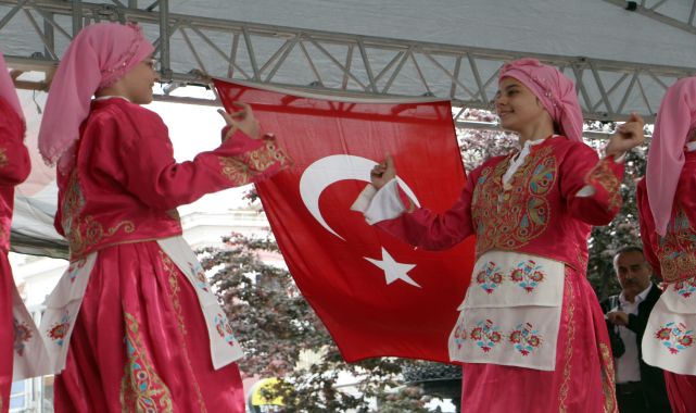 Edirne'de 23 Nisan, Balkan ülkelerinden gelen çocuklarla kutlandı