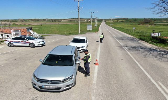 Edirne'de aracına çakar lamba takan sürücüye 2 bin 456 lira ceza